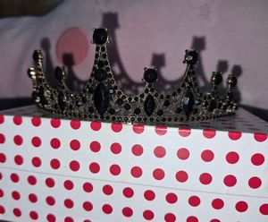 Elegant Black Stone Tiara Crown