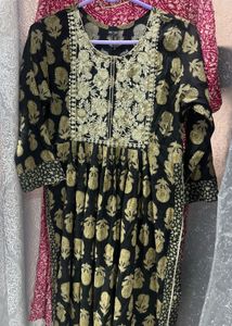 Elegant Black Kurta with Intricate Embroidery