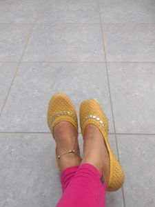 Yellow Ethnic Juttis