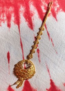 Elegant Gold-Plated Matha Patti Head Jewellery
