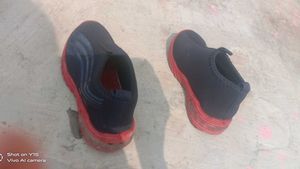 New unisex light shoe  size 10