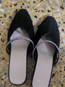 black velvet stone heels 👠