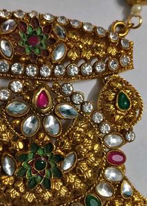 Stunning Gold Tone Necklace &amp; Earrings Set