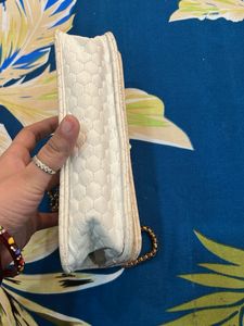 Elegant Shoulder Bag with Chain Strap