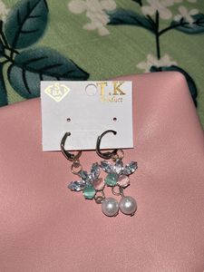 Elegant Pearl & Crystal Flower Earrings