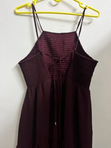 Chic burgundy backless flowy dress