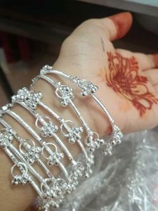 सिल्वर बैंगल