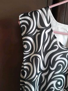 Monochrome Abstract Print Kurti