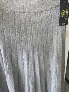 Gray Pleated Knit Skirt