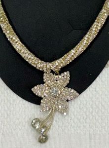 Sparkling Flower Necklace &amp; Earring Set