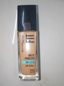 Maybelline Fit Me Matte Foundation 220