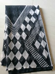 Monochrome Geometric Print Saree