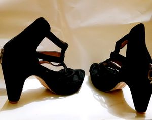 Jet Black , Trendy And Party Wear Heels.