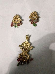 Gold Tone Pendant &amp; Earring Set