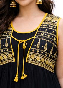 Elegant Black &amp; Gold Embroidered Gown (XXL)