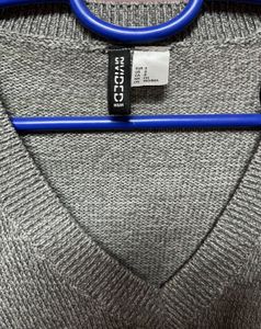 H&amp;M Grey V-Neck Cropped Sweater( length 18in)