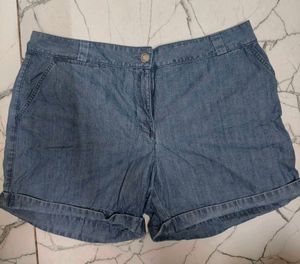 Tommy Hilfiger Light Wash Denim Shorts