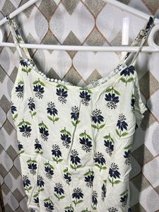 Charming Floral Print Top