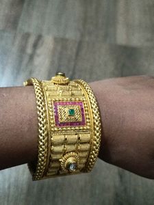 Hand Golden Baliyaa