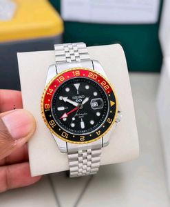 Seiko 5 Sports GMT – A Quartz Movement🌍 Dual Time