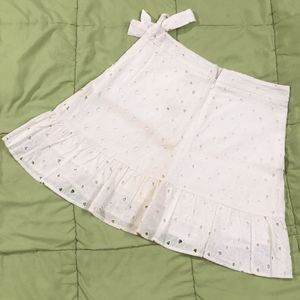 White Broderie Anglaise Wrap skirt ✨✨