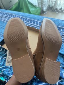 UK 7 - US 9 - ! Brown Suede Ankle Bo