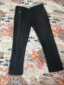 Classic Black High-Waisted Jeans
