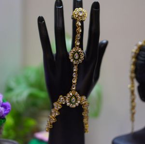 Stunning Kundan Necklace &amp; Earrings Set