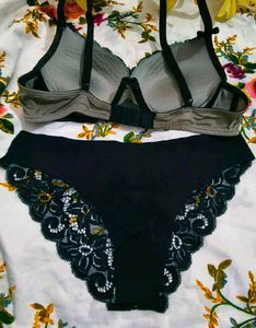 Lace Detail H&amp;M bra with brief 👍