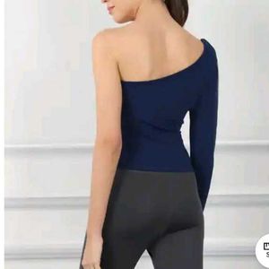 M size Stylish One-Shoulder Striped gymwear Top