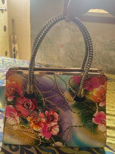 Handbag With One Chain..