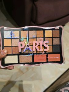 Paris Eyeshadow Palette With FREEBIE MAC KAJAL