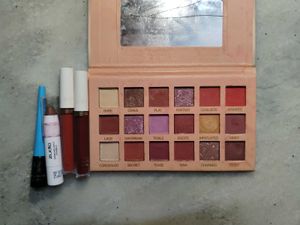Eyeshadow, Lipstick and Eyeliner Combo set