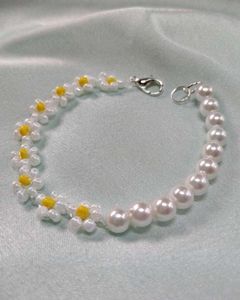Daisy Pearl Beaded Bracelet