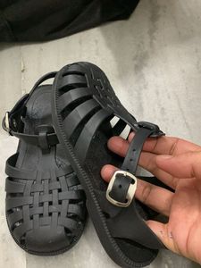 Black Fisherman Sandals
