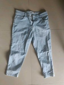 Light Wash Cropped Jeans