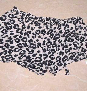 Shorts- leopard print