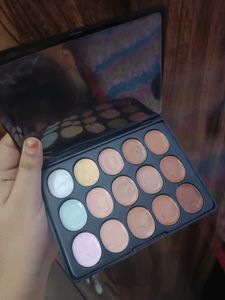 me now concealer and contour pallete