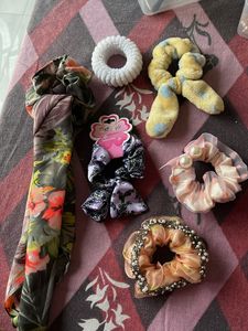 Cute & Stylish Scrunchies Set 🌸