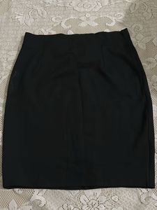 it has a very soft material with stretch ability