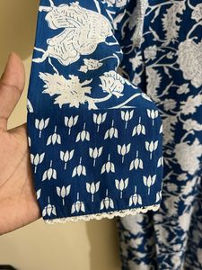 Blue &amp; White Floral Print Kurta