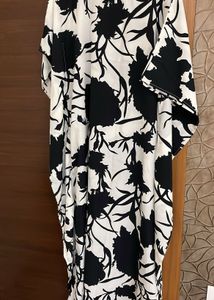 Chic Black &amp; White Floral Kaftan Size XL