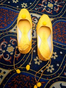 yellow juti sandle