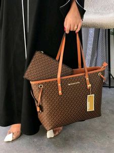 MICHAEL KORS**JET SET LARGE TOTE BAG WITH ZIP*