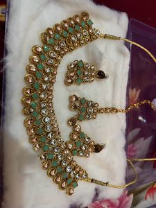Beautiful Set With Earrings And Mang Tika