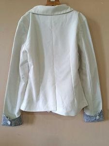Elegant White Women's Blazer with Striped Cuffs