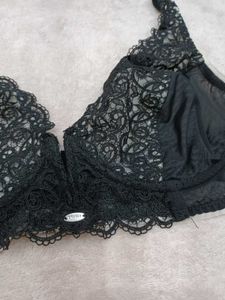 Lace Trimmed Black Bra 36C