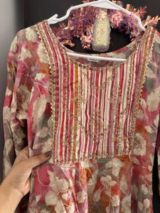 Floral Print Kurta with free pants