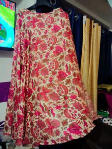 Skirt For Girls Looking So Attractive ,