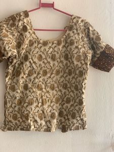 Embroidered Ethnic lehanga ,only few hours used